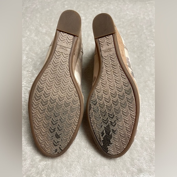 TOMS Stella Peep Toe Wedge Heels, Camo Neutral, Size 7 - Picture 6 of 9